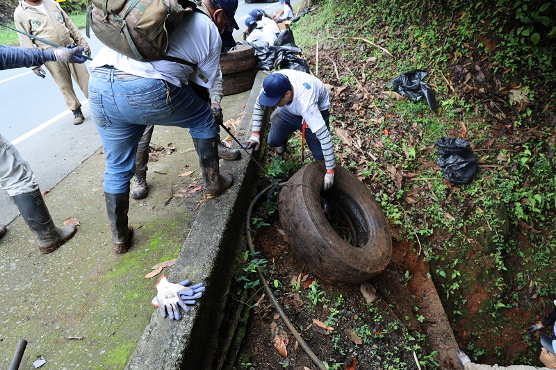 Recogida de basura en Buga (Colombia)